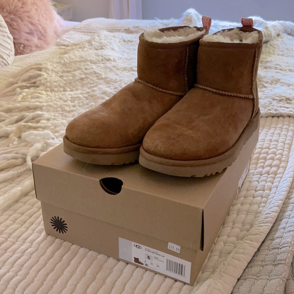 Ugg chestnut brown mini size 6 EU 37 booties
